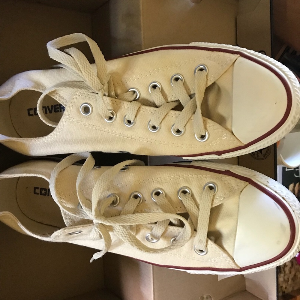 Converse Chuck Taylor Low Top Natural Cream Color
